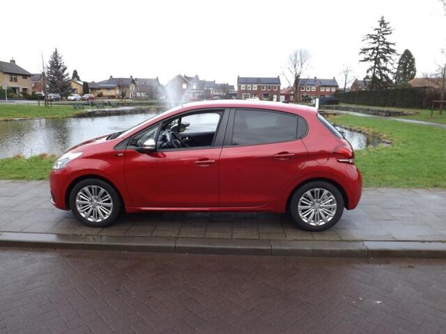 Peugeot 208 1.2 PURETECH ALLURE