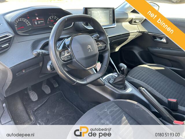 Peugeot 208 1.2 PureTech Active GARANTIE/CARPLAY/CLIMA/CRUISE/NAVI/PARKEERSENS./LICHTMETAAL rijklaarprijs!