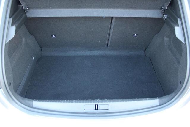 Peugeot 208 1.2 100PK AUTOMAAT ALLURE PACK | NAVIGATIE | ACHTERUITRIJ CAMERA | APPLE CARPLAY/ANDROID AUTO | LED KOPLAMPEN | LICHTMETALEN VELGEN 16" | DAB+ RADIO | 3-D INSTRUMENTENPANEEL | CLIMATE CONTROL | CRUISE CONTROL |