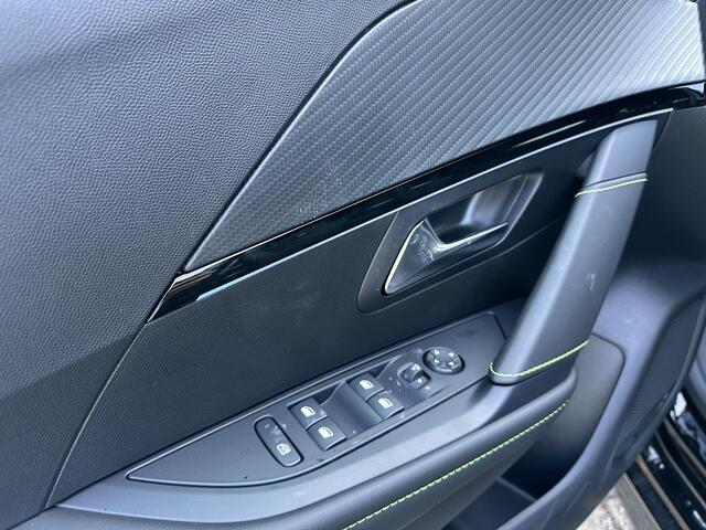 Peugeot 208 1.2 Hybrid 145 e-DCS6 GT | Bouwjaar 2025 | Full LED Verlichting | Navigatie via Telefoon | Camera | Parkeersensoren | Cruise Control | Keyless Entry | Dakspoiler | DAB+ Radio | Digitaal Dashboard | Apple Carplay Draadloos | Sportieve GT Uitvoering |