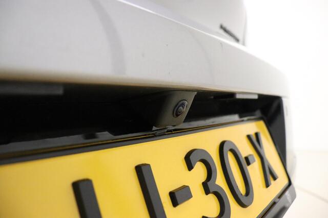 Peugeot 208 Hybrid e-DCS6 Allure 100 PK | Automaat | Licht metalen velgen | Camera | Parkeersensor | Navigatie | DAB+ | Adaptieve cruise control | 1e eigenaar