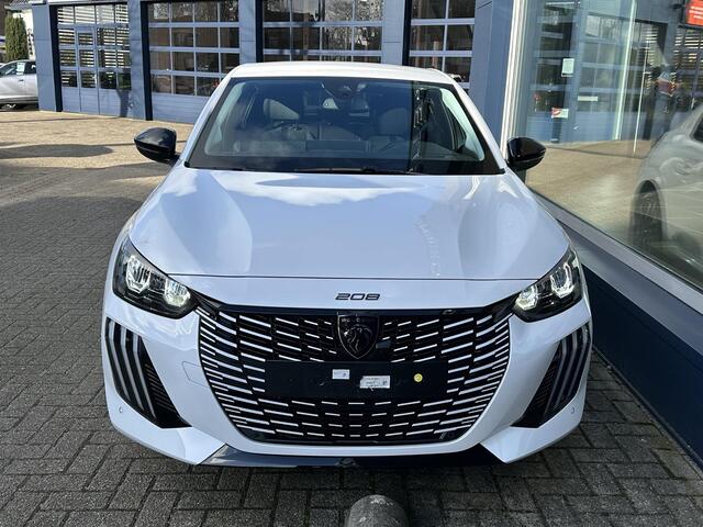 Peugeot 208 Hybrid 110 e-DCS6 Allure | 2025 auto! | Hybride Elektrisch rijden met Automaat | Achteruitrij-Camera | Stoelverwarming | LED Verlichting | Navigatie via Apple Carplay/Android Auto | Lichtmetalen Velgen | Cruise & Climate Control | Keyless-Entry |