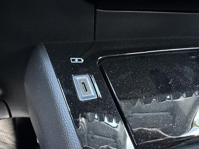 Peugeot 208 Hybrid 110 e-DCS6 Allure | 2025 auto! | Hybride Elektrisch rijden met Automaat | Achteruitrij-Camera | Stoelverwarming | LED Verlichting | Navigatie via Apple Carplay/Android Auto | Lichtmetalen Velgen | Cruise & Climate Control | Keyless-Entry |