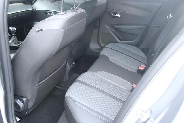 Peugeot 208 1.2 100PK ALLURE | CAMERA VOOR + ACHTER | KEYLESS ENTRY/START | DODEHOEK DETECTIE | NAVIGATIE | DRAADLOZE APPLE CARPLAY/ANDROID AUTO | PARKEERSENSOREN VOOR + ACHTER | ADAPTIVE CRUISE CONTROL | DAB+ RADIO | LED KOPLAMPEN |