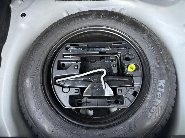 Peugeot 208 Allure 1.2 Turbo 110pk EAT6 | ALL SEASON BANDEN | CLIMATE CONTROL | APPLE CARPLAY / ANDROID AUTO | DONKER GETINT GLAS | ISOFIX | CLIMATE CONTROL |