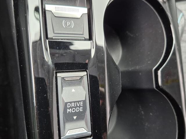 Peugeot 208 1.2 PureTech Allure Pack | Automaat | Camera | Parkeersensoren | Keyless Entry en Start | Navigatie via Apple Carplay en Android Auto |