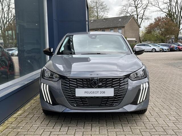 Peugeot 208 1.2 Turbo 100 PK Allure | Bouwjaar 2025 | ¤ 5.750 DEMO Voordeel | Navigatie via Telefoon | Stoelverwarming | 360 Graden Camera | Keyless Entry & Start | LED Verlichting | Climate Control | Dode Hoek Detectie | Voor + Achter Parkeersensoren | 16" Lichtmeta