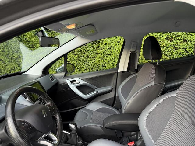 Peugeot 208 1.2 PureTech Active navigatie 5-deurs dealer onderhouden