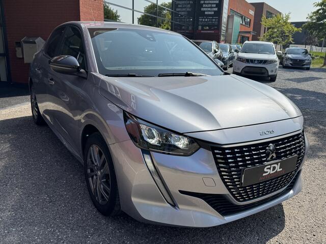 Peugeot 208 1.2 PureTech Allure // CRUISE // NAVI // PDC // APPLE CARPLAY - ANDROID AUTO // DAB RADIO // LED //