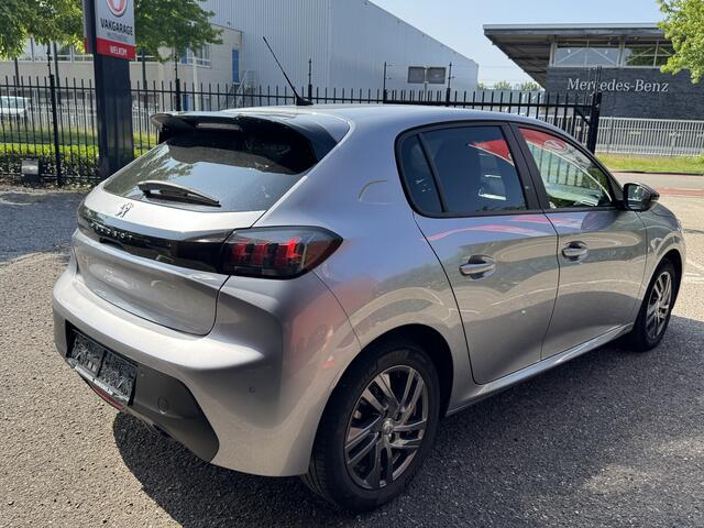 Peugeot 208 1.2 PureTech Allure // CRUISE // NAVI // PDC // APPLE CARPLAY - ANDROID AUTO // DAB RADIO // LED //