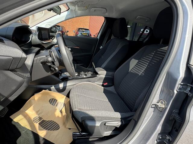 Peugeot 208 1.2 PureTech Allure // CRUISE // NAVI // PDC // APPLE CARPLAY - ANDROID AUTO // DAB RADIO // LED //