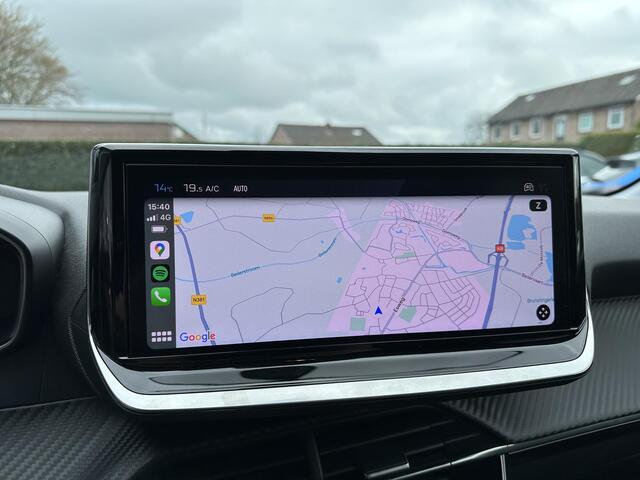 Peugeot 208 1.2 Turbo 100 PK Allure | ¤ 4200 DEMO korting | Nieuwste Model | 2025 Auto | Stoelverwarming | Navigatie via Telefoon | LED Verlichting | Parkeersensoren | Privacy Glas | Half Lederen Bekleding | Lichtmetalen Velgen |