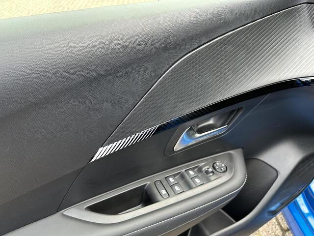 Peugeot 208 1.2 Turbo 100 PK Allure | ¤ 4200 DEMO Voordeel | Nieuwste Model 208 | Bouwjaar 2025 | Navigatie via Telefoon | Stoelverwarming | LED Verlichting | Lichtmetalen Velgen 16" | Half Lederen Bekleding | Groot Multimedia Scherm | Climate Control | Cruise Contro