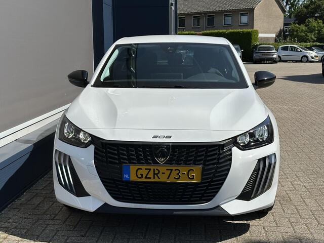 Peugeot 208 1.2 Style | Ruim ¤ 4.000 DEMO Voordeel | Navigatie | Private Lease Vanaf ¤ 359 P/M ! | LED Verlichting | Cruise Control | Airco | Parkeersensoren | Draadloos Apple Carplay & Android Auto | Leren Stuurwiel |