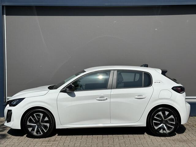 Peugeot 208 1.2 Style | Ruim ¤ 4.000 DEMO Voordeel | Navigatie | Private Lease Vanaf ¤ 359 P/M ! | LED Verlichting | Cruise Control | Airco | Parkeersensoren | Draadloos Apple Carplay & Android Auto | Leren Stuurwiel |
