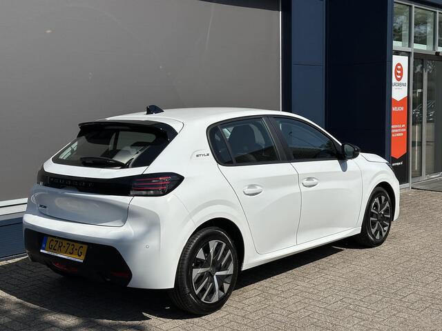 Peugeot 208 1.2 Style | Ruim ¤ 4.000 DEMO Voordeel | Navigatie | Private Lease Vanaf ¤ 359 P/M ! | LED Verlichting | Cruise Control | Airco | Parkeersensoren | Draadloos Apple Carplay & Android Auto | Leren Stuurwiel |