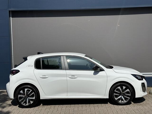 Peugeot 208 1.2 Style | Ruim ¤ 4.000 DEMO Voordeel | Navigatie | Private Lease Vanaf ¤ 359 P/M ! | LED Verlichting | Cruise Control | Airco | Parkeersensoren | Draadloos Apple Carplay & Android Auto | Leren Stuurwiel |