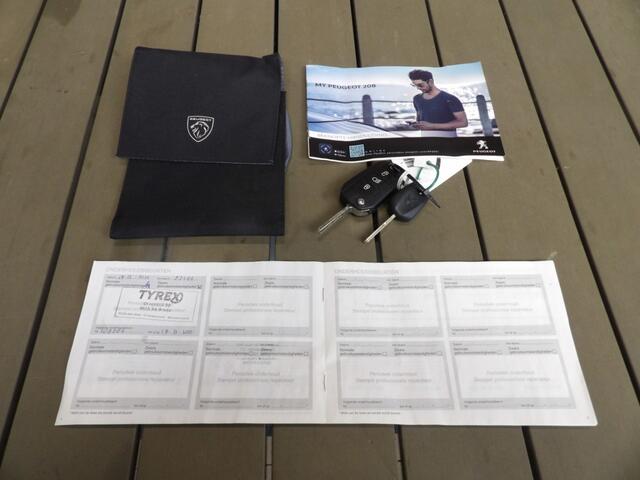 Peugeot 208 1.2 5drs - navigatie - camera - cruise - nette staat!