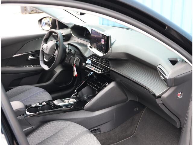 Peugeot 208 Hybrid 100PK e-DCS6 Allure | AUTOMAAT | AppleCarplay/AndroidAuto | Parkeersensoren | FULL LED | Lederen Stuurwiel | Climate Control | Cruise Control | 16" LMV | Privacy Glass |