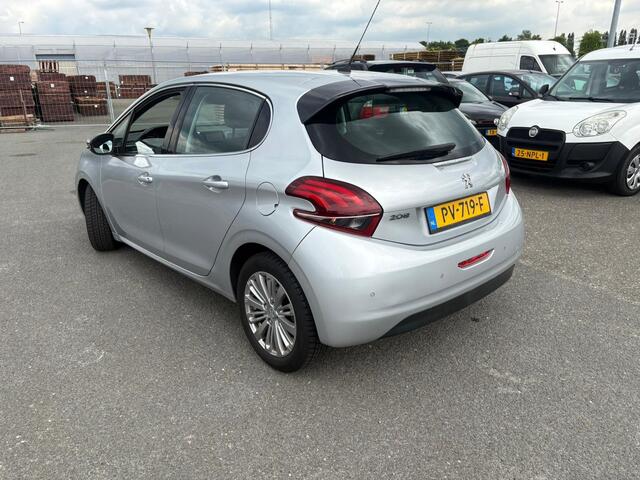 Peugeot 208 1.6 BlueHDi Blue Lease Executive