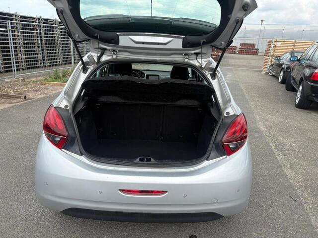 Peugeot 208 1.6 BlueHDi Blue Lease Executive