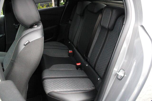 Peugeot 208 Allure 1.2 Hybrid 100PK e-DCS6 Automaat Navigatie, Achteruitrijcamera, Stoelverwarming, Adaptieve Cruise Control