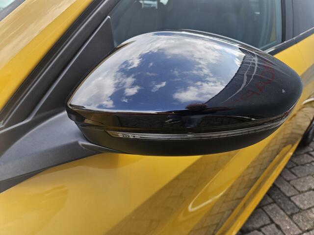 Peugeot 208 1.2 GT LINE NAVI TEL LEER SPORTSTOELEN KEYLESS VIRTUAL 3D