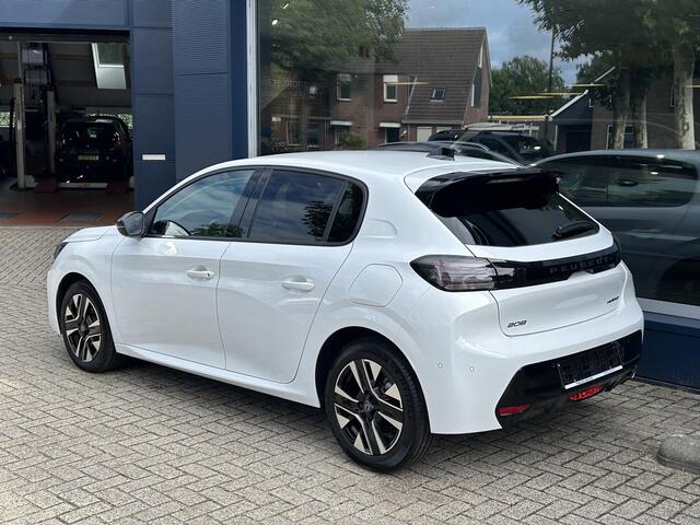 Peugeot 208 1.2 Hybrid 110 PK Allure | Hybride Elektrisch rijden met Automaat | 360 Graden Camera + Dodehoek detectie | Stoelverwarming | LED Verlichting | Navigatie | Lichtmetalen Velgen | Cruise & Climate Control.