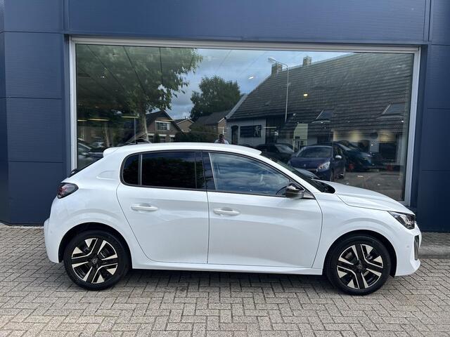 Peugeot 208 1.2 Hybrid 110 PK Allure | Hybride Elektrisch rijden met Automaat | 360 Graden Camera + Dodehoek detectie | Stoelverwarming | LED Verlichting | Navigatie | Lichtmetalen Velgen | Cruise & Climate Control.