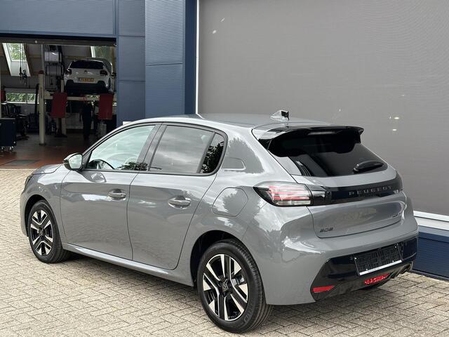 Peugeot 208 1.2 Hybrid 110 PK Allure Automaat | 2025 Demonstratie Auto | Hybride Automaat | Navigatie | 360 Graden Camera | Stoelverwarming | Climate Control | Cruise Control | Parkeersensoren V+A | LED Verlichting | Draadloze Apple Carplay / Android Auto | 16" Licht