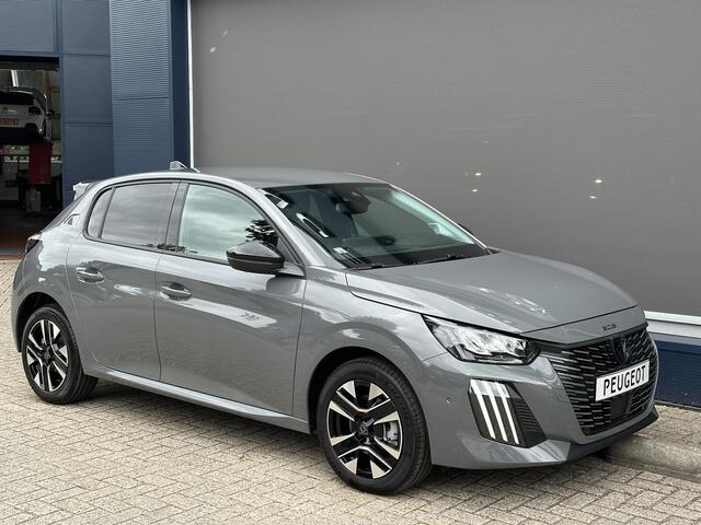 Peugeot 208 1.2 Hybrid 110 PK Allure Automaat | 2025 Demonstratie Auto | Hybride Automaat | Navigatie | 360 Graden Camera | Stoelverwarming | Climate Control | Cruise Control | Parkeersensoren V+A | LED Verlichting | Draadloze Apple Carplay / Android Auto | 16" Licht