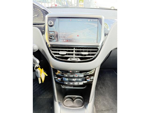 Peugeot 208 1.2 PureTech Blue Lease Allure * 49.991 Km * Panoramadak * Navi * Climatronic *