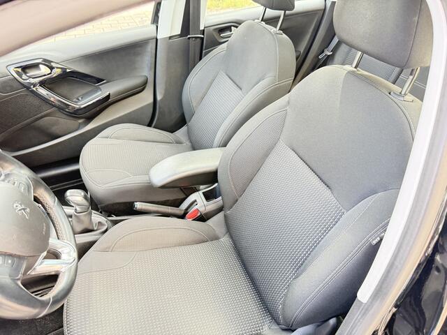 Peugeot 208 1.2 PureTech Blue Lease Allure * 49.991 Km * Panoramadak * Navi * Climatronic *