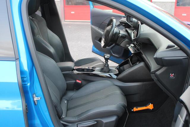 Peugeot 208 1.2 PureTech GT-Line Pano/Dodehoek/Led/Navi