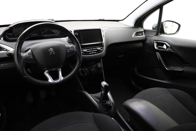 Peugeot 208 1.2 PureTech Signature 82 PK | Handgeschakeld | Airco | Navigatie | Cruise Control | Parkeersensor | Licht metalen velgen | Bluetooth | 1e eigenaar