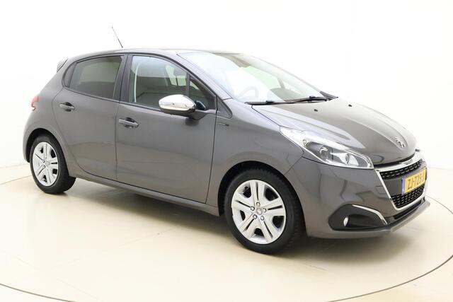 Peugeot 208 1.2 PureTech Signature 82 PK | Handgeschakeld | Airco | Navigatie | Cruise Control | Parkeersensor | Licht metalen velgen | Bluetooth | 1e eigenaar