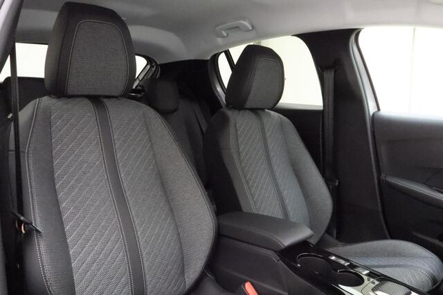 Peugeot 208 1.2 Hybrid 110 e-DCS6 Allure | AUTOMAAT | Navigatie | Dodehoek Detectie | Parkeer Sensoren Rondom | Airco | Lichtmetalen Velgen |