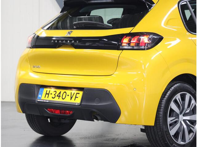 Peugeot 208 1.2 75PK Active | AppleCarplay/Android Auto | Navigatie | Armsteun | Parkeersensoren | LED | Lederen Stuurwiel | Airco | Cruise Control | 16" LMV | Isofix |
