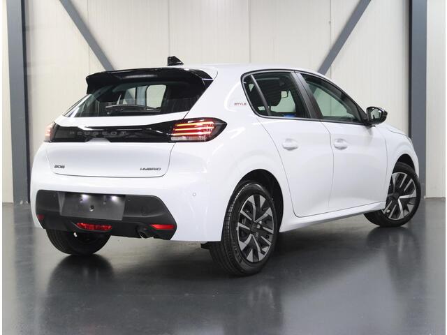 Peugeot 208 1.2 Hybrid 110 e-DCS6 Style | Incl. ¤3.650,- Korting! | CruiseControl | Airco | Verkeersbordherkenning | AppleCarPlay/AndroidAuto |