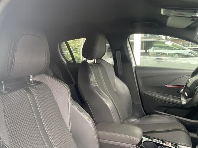 Peugeot 208 GT 1.2T 100pk | Digital Cockpit | Navigatie | Achteruitrijcamera | Keyless Entry | Dodehoek detectie | Parkeersensoren voor & achter