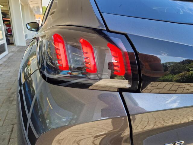 Peugeot 208 1.2 PureTech Blue Lease Allure | Trekhaak | Climate & Cruise Control | Navigatie | 3D-Cockpit |