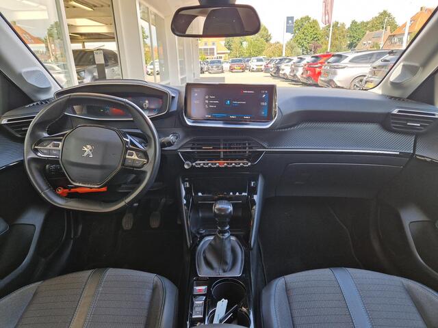 Peugeot 208 1.2 PureTech Blue Lease Allure | Trekhaak | Climate & Cruise Control | Navigatie | 3D-Cockpit |