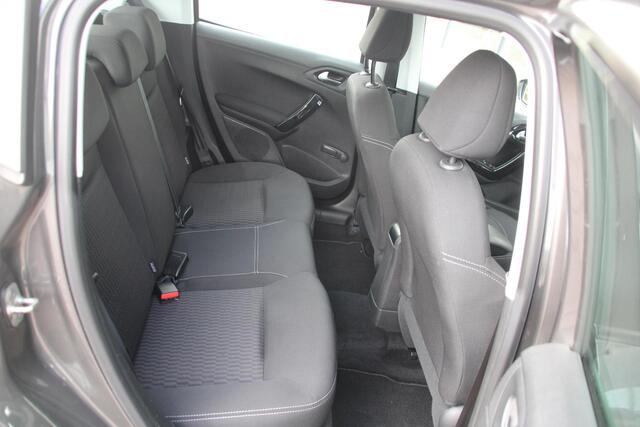 Peugeot 208 1.2 PureTech Active Airco Navi Carplay DAB 5-drs