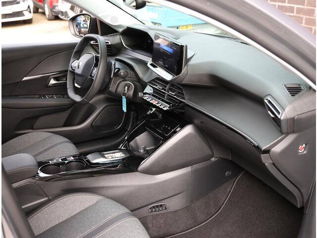 Peugeot 208 Allure Hybrid 100PK | AppleCarplay/Android Auto | Camera | Parkeersensoren | FULL LED | Voorstoelen Verwarmd | Keyless | Climate Control | Adaptive Cruise Control | 16" LMV | Isofix | Privacy Glass |