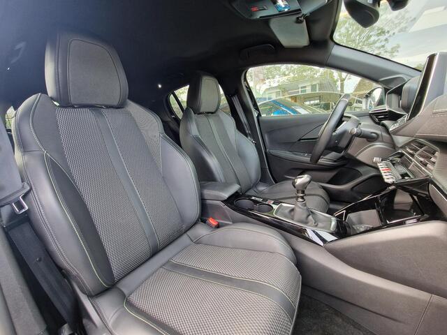 Peugeot 208 1.2 PureTech 100 GT | Navigatie | Climate & Cruise Control | Parkeersensoren met Camera | AppleCarPlay/AndroidAuto |