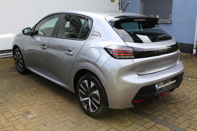 Peugeot 208 1.2 Hybrid 110 e-DCS6 Allure | Incl. 12 maanden Garantie | Apple CarPlay/Android Auto | Airco | Parkeersensoren achter | Led koplampen | Cruise controle | DAB | Elektrische ramen V+A |