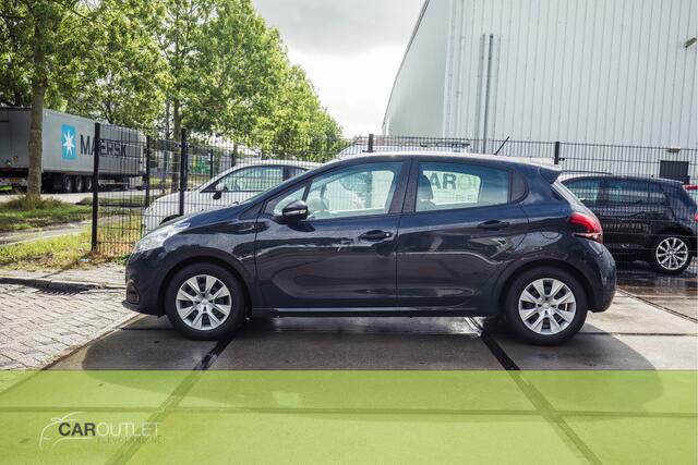 Peugeot 208 1.2 PureTech Access Dealeronderhouden 208! NIEUWE APK bij AFLEV. Heeft wat lichte deukjes op dak en rechterv.portier maar nette auto verder.
