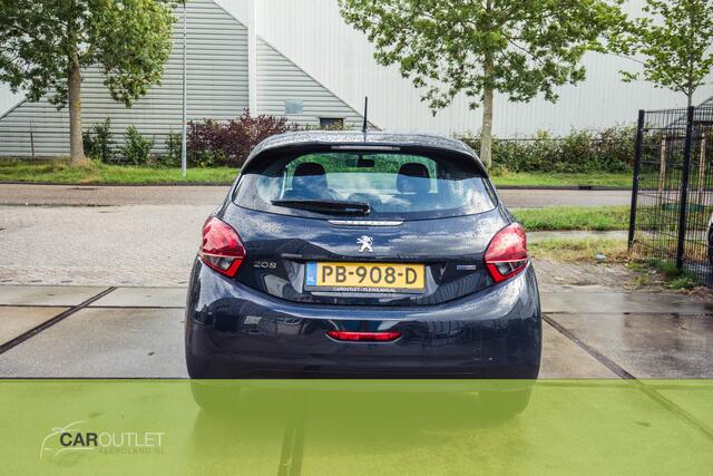 Peugeot 208 1.2 PureTech Access Dealeronderhouden 208! NIEUWE APK bij AFLEV. Heeft wat lichte deukjes op dak en rechterv.portier maar nette auto verder.