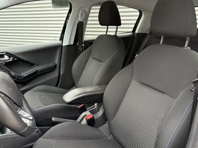 Peugeot 208 1.2 PureTech Signature | PDC | Navi | LM Velgen | Airco | Apple Carplay/Android Auto | RIJKLAARPRIJS INCL 12 MAANDEN GARANTIE EN BEURT