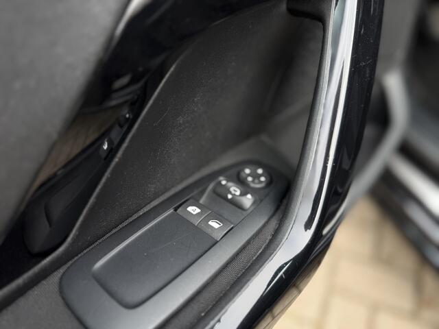 Peugeot 208 1.2 PureTech Signature | PDC | Navi | LM Velgen | Airco | Apple Carplay/Android Auto | RIJKLAARPRIJS INCL 12 MAANDEN GARANTIE EN BEURT